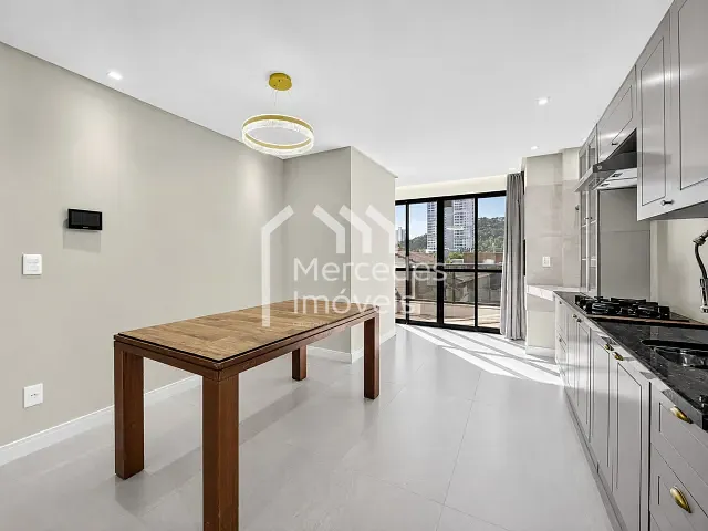 Apartamento com 100m² 2 quartos e 3 banheiros, para alugar, no bairro Praia dos Amores em Balneário Camboriú