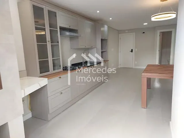 Apartamento com 100m² 2 quartos e 3 banheiros, para alugar, no bairro Praia dos Amores em Balneário Camboriú