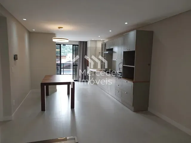 Apartamento com 100m² 2 quartos e 3 banheiros, para alugar, no bairro Praia dos Amores em Balneário Camboriú