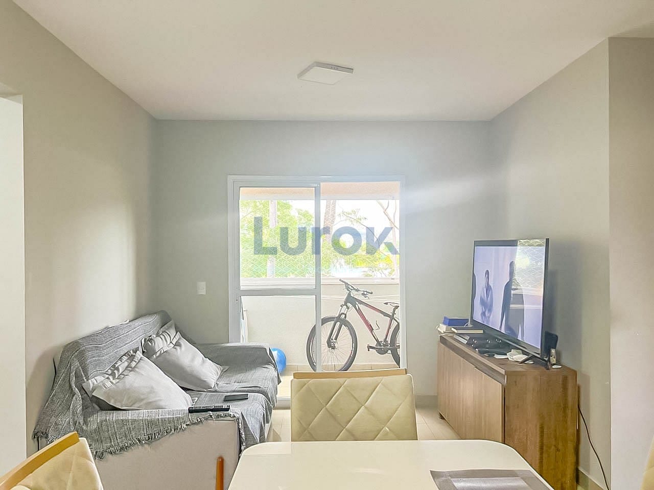 Apartamento à venda com 3 quartos, 77m² - Foto 2