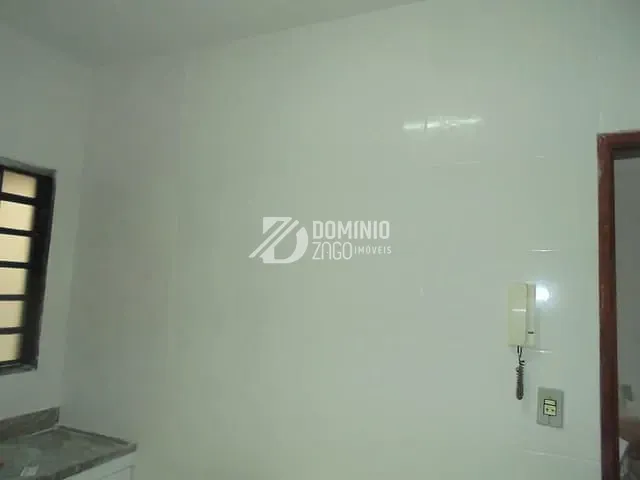 Apartamento 2 quartos e 1 banheiro, à venda ou para alugar, no bairro Santa Maria em Uberaba