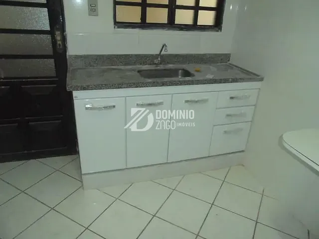 Apartamento 2 quartos e 1 banheiro, à venda ou para alugar, no bairro Santa Maria em Uberaba