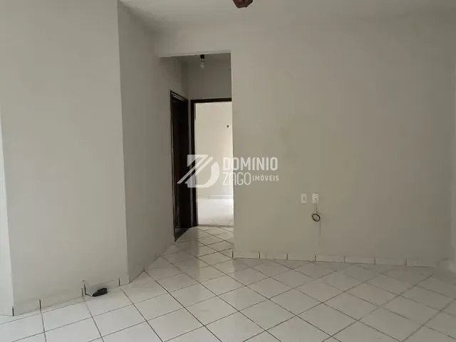 Apartamento 2 quartos e 1 banheiro, à venda ou para alugar, no bairro Santa Maria em Uberaba