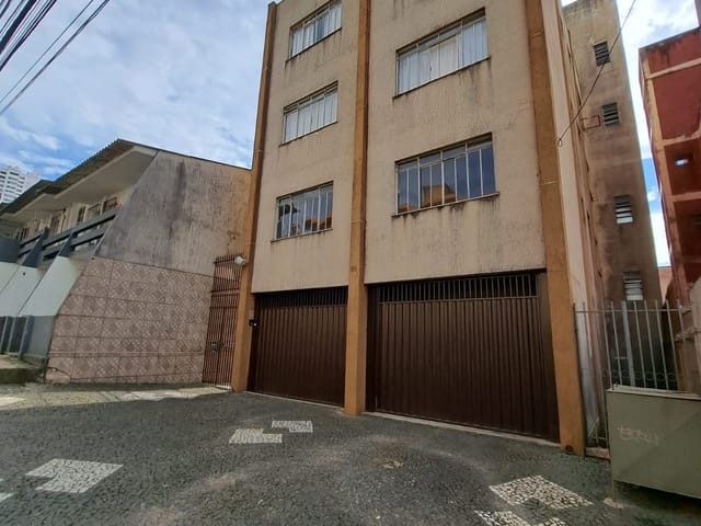 Locação - Apartamento com 3 quartos (sendo 1 suíte), 1 vaga rotativa, Cozinha com armários, 70 m², Próximo à UEPG Central - Centro, Ponta Grossa.