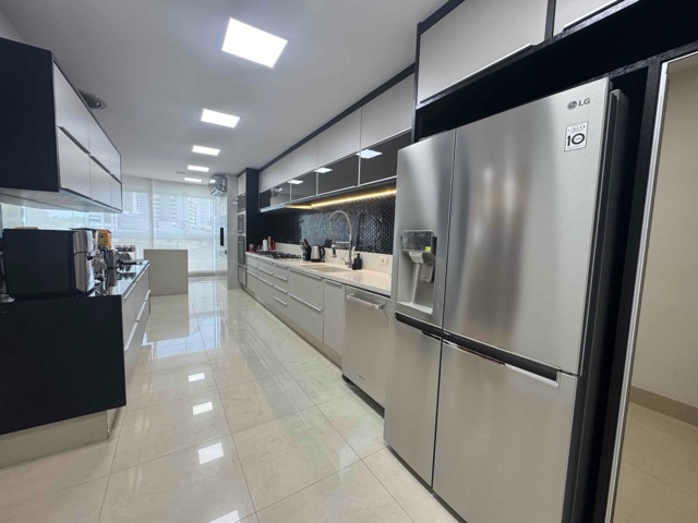 Apartamento com 345m² 3 quartos e 5 banheiros, à venda, no bairro Gleba Fazenda Palhano em Londrina