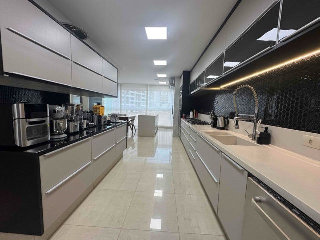 Apartamento com 345m² 3 quartos e 5 banheiros, à venda, no bairro Gleba Fazenda Palhano em Londrina