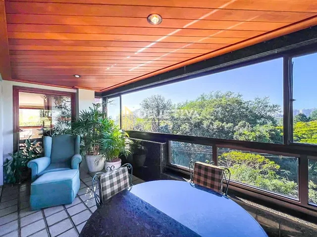 Apartamento com 318m² 3 quartos e 5 banheiros, à venda, no bairro Passo da Areia em Porto Alegre