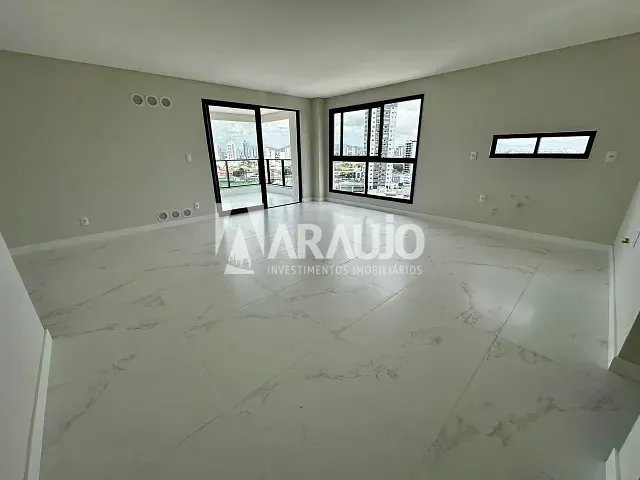 Apartamento 2 quartos e 2 banheiros, à venda, no bairro Centro em Itajaí