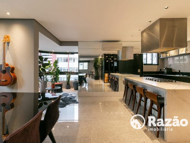 Apartamento 1 quarto e 2 banheiros, à venda, no bairro Centro em Curitiba