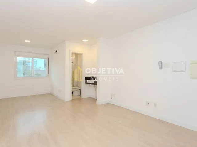 Apartamento com 40m² 1 quarto e 1 banheiro, para alugar, no bairro Centro Histórico em Porto Alegre