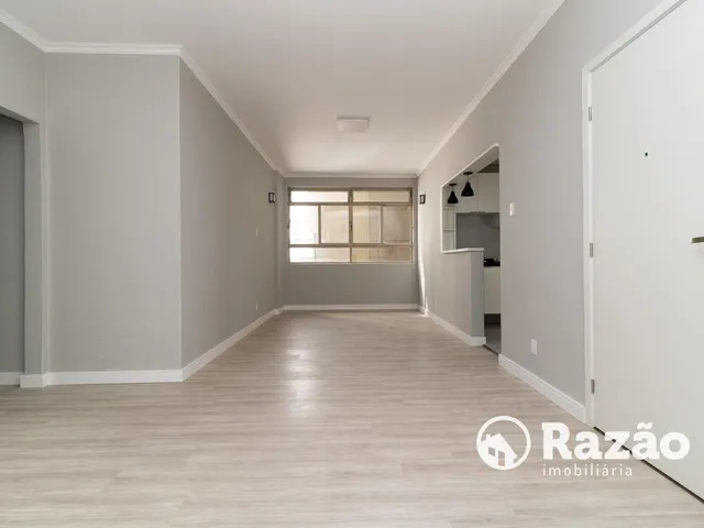 Apartamento 3 quartos e 2 banheiros, para alugar, no bairro Centro em Curitiba