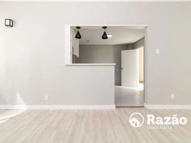 Apartamento 3 quartos e 2 banheiros, para alugar, no bairro Centro em Curitiba