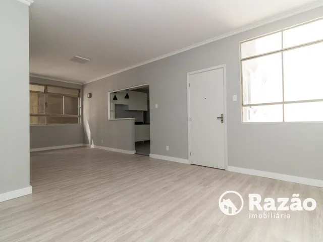 Apartamento 3 quartos e 2 banheiros, para alugar, no bairro Centro em Curitiba