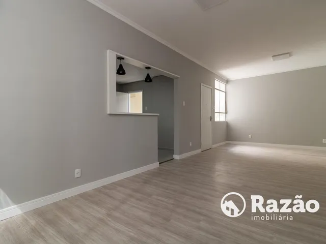 Apartamento 3 quartos e 2 banheiros, para alugar, no bairro Centro em Curitiba