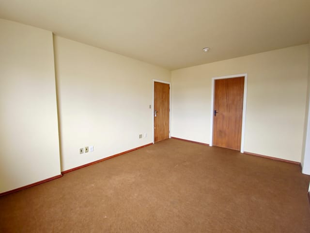 Foto do Apartamento - Apartamento de 1 dormitório para alugar e venda no Centro, Pelotas, RS, 60 m², sacada, aquecimento elétrico. Condomínio com circuito interno de TV | UP Imóveis