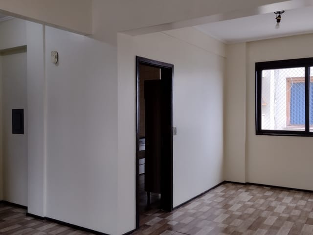 Apartamento 2 quartos e 1 banheiro, à venda, no bairro Madureira em Caxias do Sul