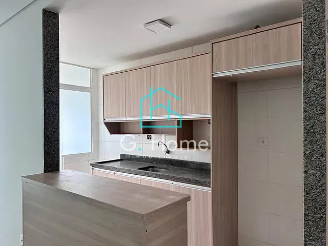 Apartamento com 74m² 3 quartos e 2 banheiros, para alugar, no bairro Centro em Londrina