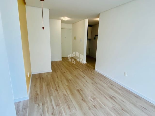 Apartamento 2 quartos e 2 banheiros, à venda, no bairro Kayser em Caxias do Sul