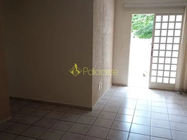 Apartamento 2 quartos e 1 banheiro, à venda ou para alugar, no bairro Jardim Boa Vista em Pindamonhangaba