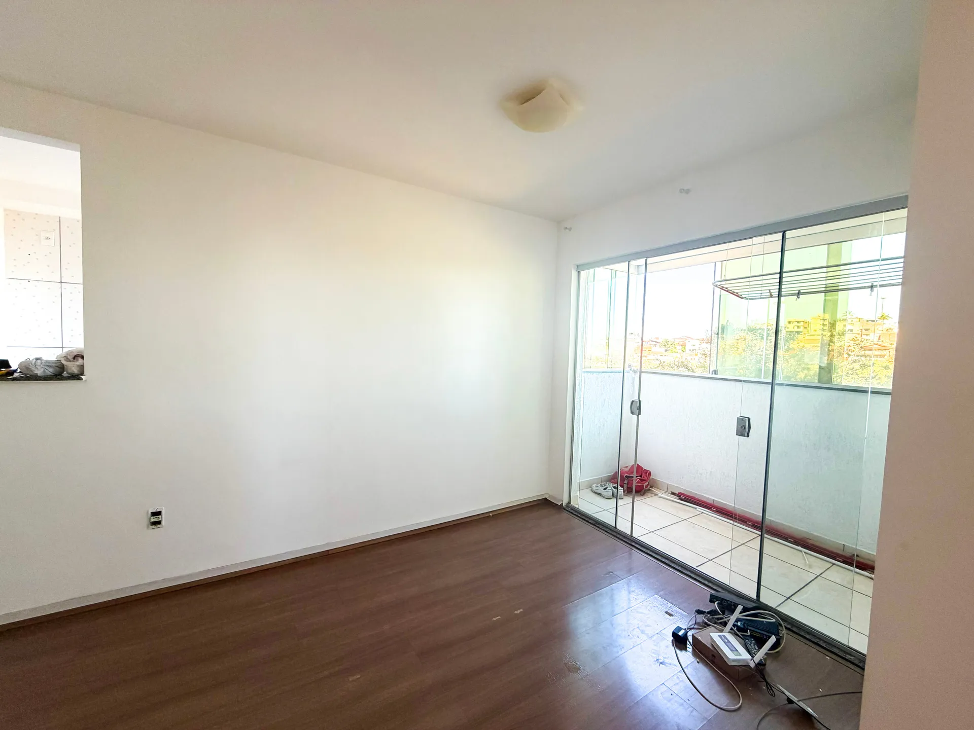 Apartamento para alugar com 02 quartos, varanda e 01 vaga de garagem no Bairro Teixeira Dias, Belo Horizonte/MG