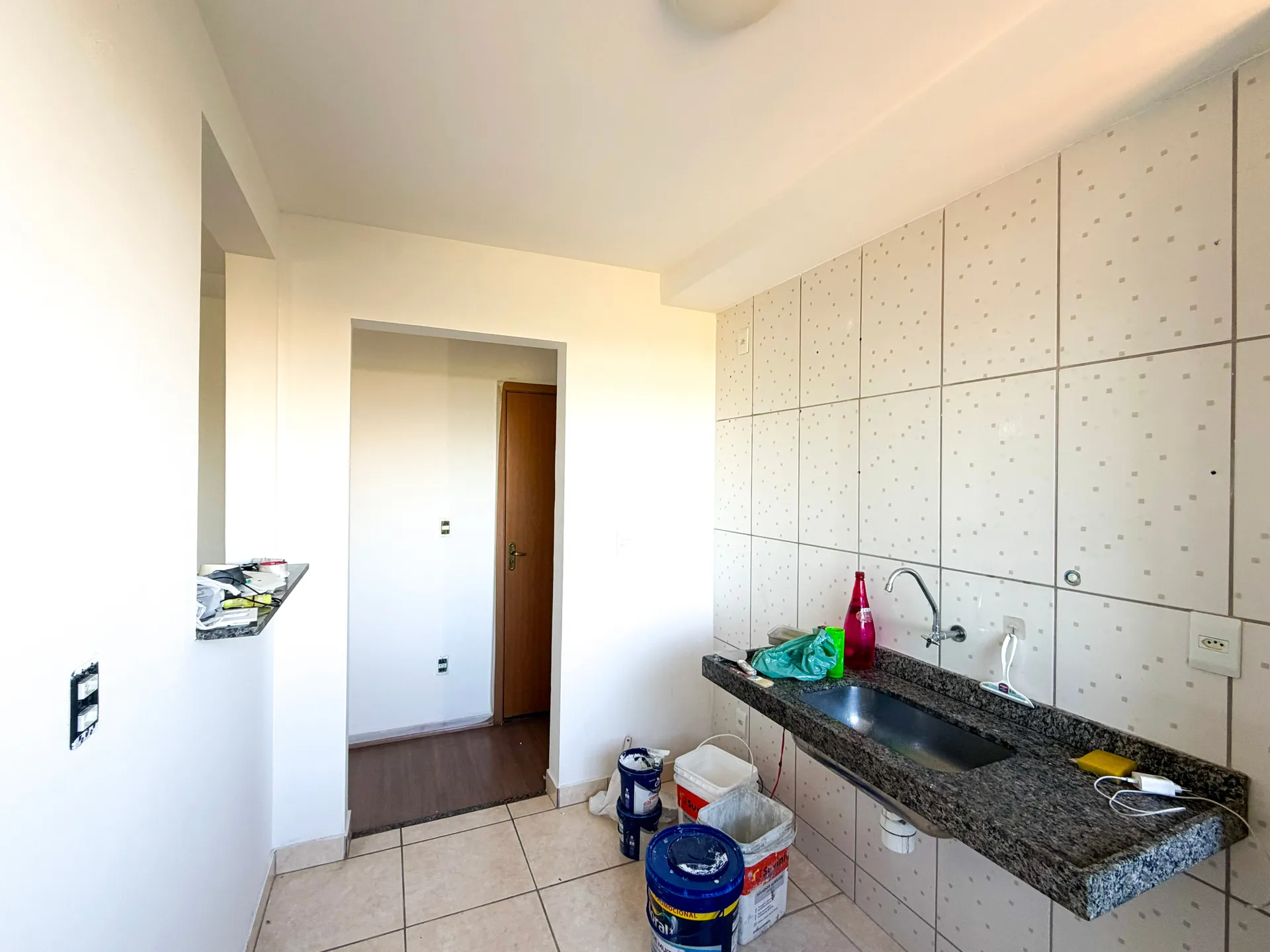 Apartamento para alugar com 02 quartos, varanda e 01 vaga de garagem no Bairro Teixeira Dias, Belo Horizonte/MG