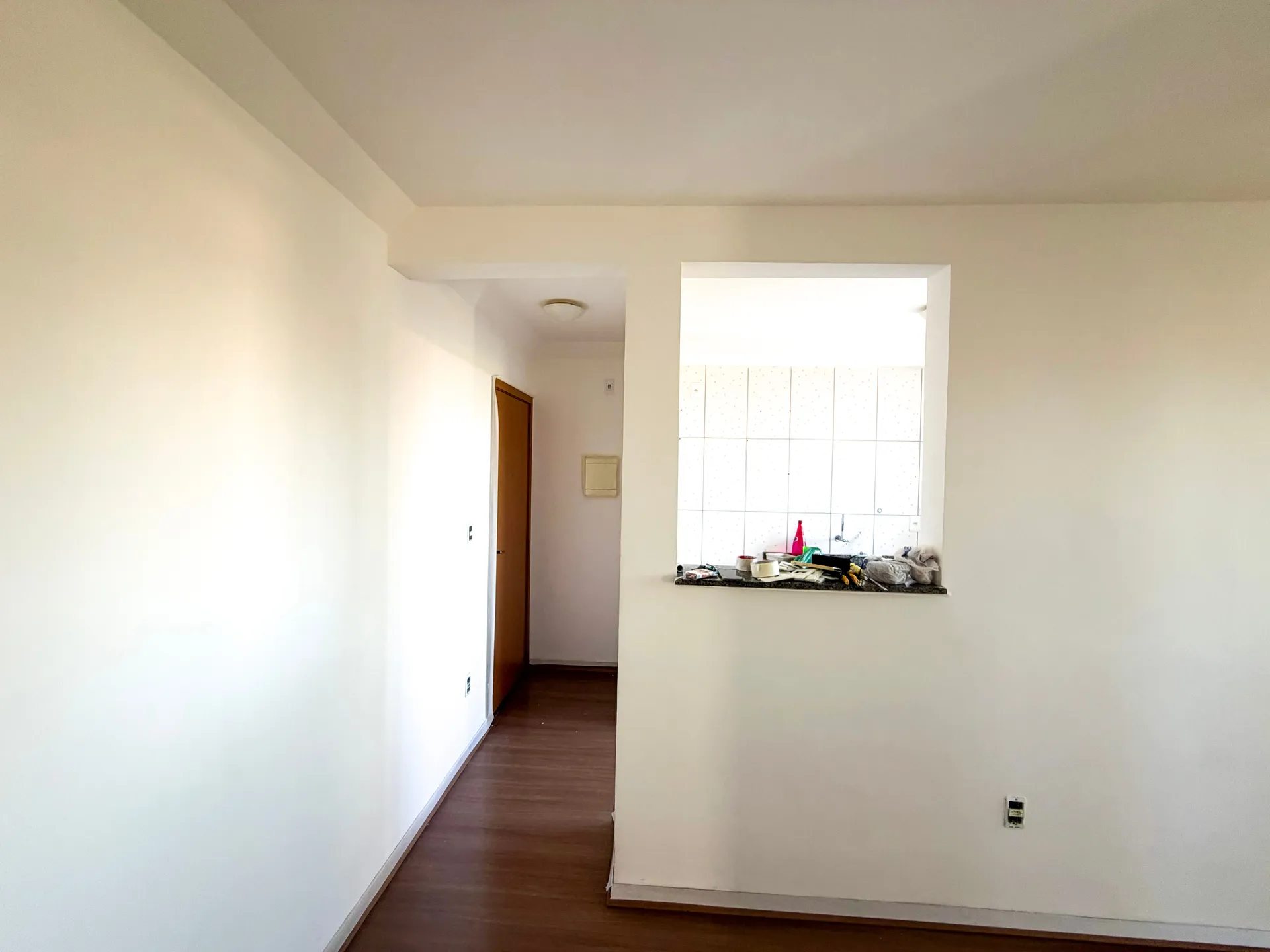 Apartamento para alugar com 02 quartos, varanda e 01 vaga de garagem no Bairro Teixeira Dias, Belo Horizonte/MG