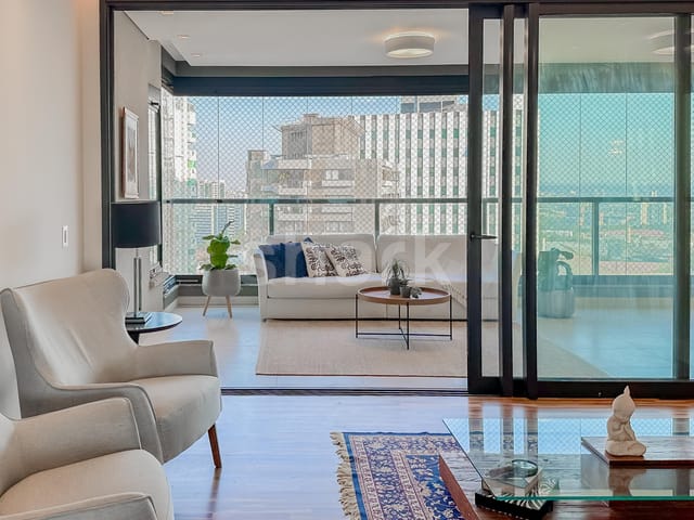 Apartamento com 282m² 4 quartos e 6 banheiros, à venda ou para alugar, no bairro Alphaville Centro Industrial e Empresarial/Alphaville. em Barueri