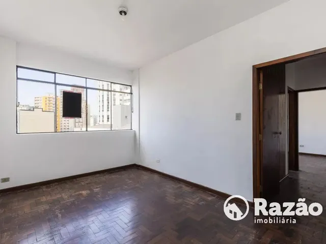 Apartamento 2 quartos e 1 banheiro, para alugar, no bairro Centro em Curitiba