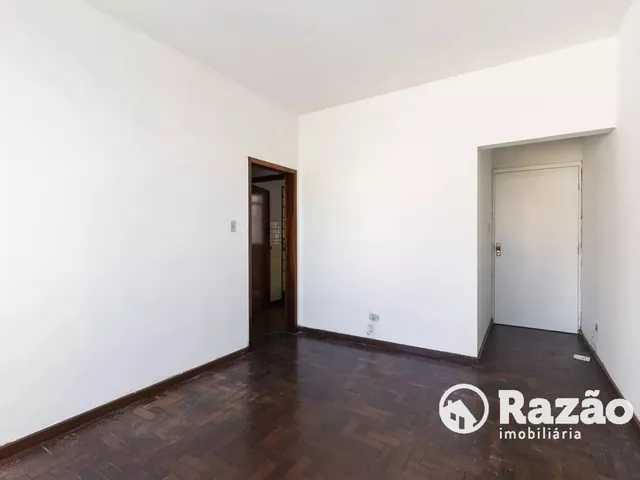 Apartamento 2 quartos e 1 banheiro, para alugar, no bairro Centro em Curitiba