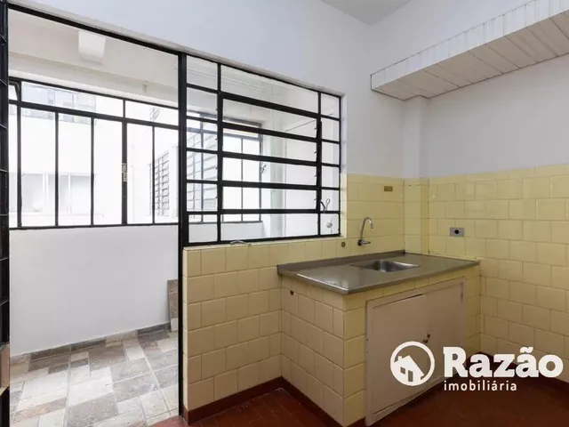 Apartamento 2 quartos e 1 banheiro, para alugar, no bairro Centro em Curitiba