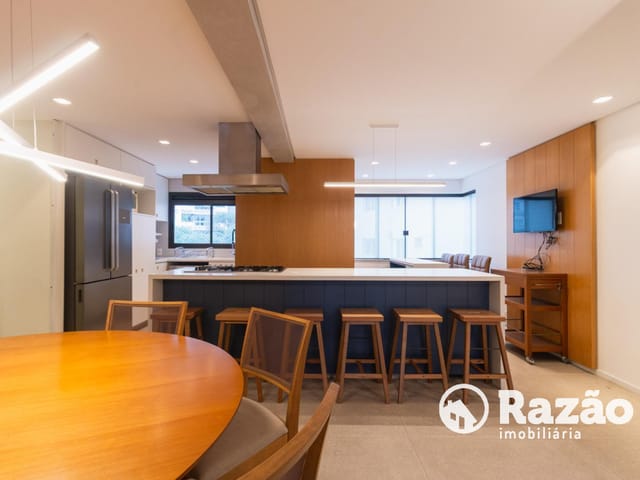 Apartamento 4 quartos e 4 banheiros, para alugar, no bairro Água Verde em Curitiba