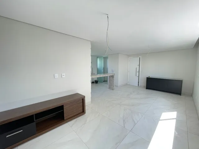 Apartamento 3 quartos e 1 banheiro, à venda, no bairro Cabral em Contagem