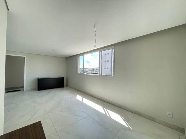 Apartamento 3 quartos e 1 banheiro, à venda, no bairro Cabral em Contagem
