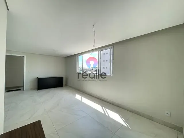 Apartamento 3 quartos e 1 banheiro, à venda, no bairro Cabral em Contagem