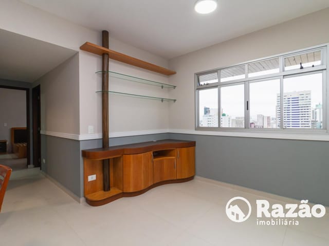 Apartamento 2 quartos e 2 banheiros, para alugar, no bairro Centro em Curitiba