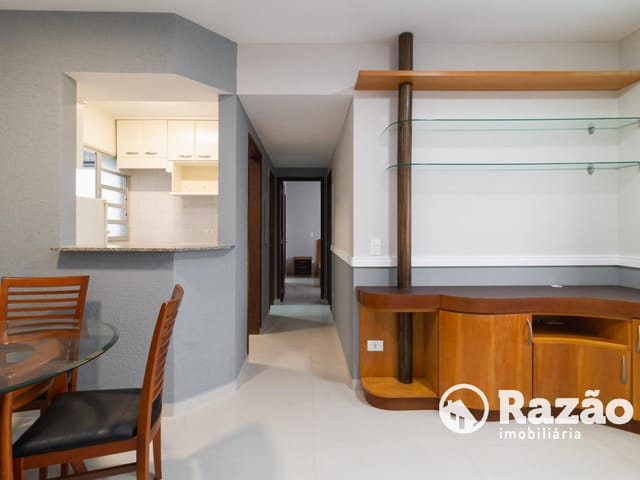 Apartamento 2 quartos e 2 banheiros, para alugar, no bairro Centro em Curitiba