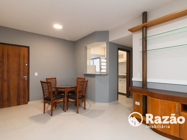 Apartamento 2 quartos e 2 banheiros, para alugar, no bairro Centro em Curitiba