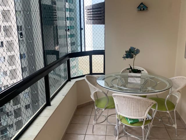 Apartamento 3 quartos e 2 banheiros, para alugar, no bairro Centro em Balneário Camboriú