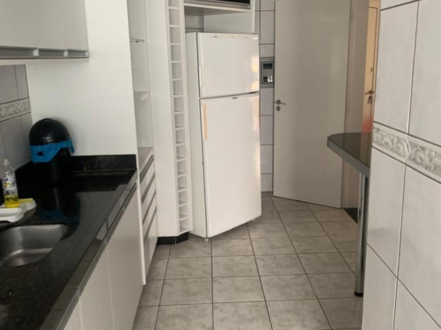 Apartamento 3 quartos e 2 banheiros, para alugar, no bairro Centro em Balneário Camboriú