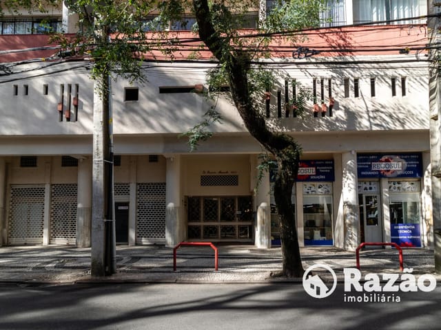 Apartamento 2 quartos e 2 banheiros, para alugar, no bairro Mercês em Curitiba
