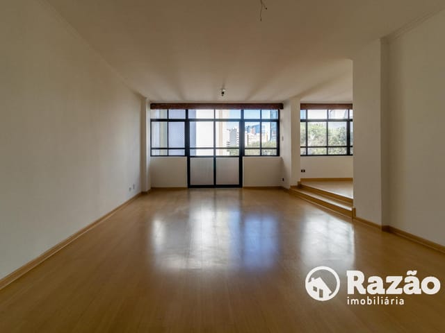 Apartamento 2 quartos e 2 banheiros, para alugar, no bairro Mercês em Curitiba