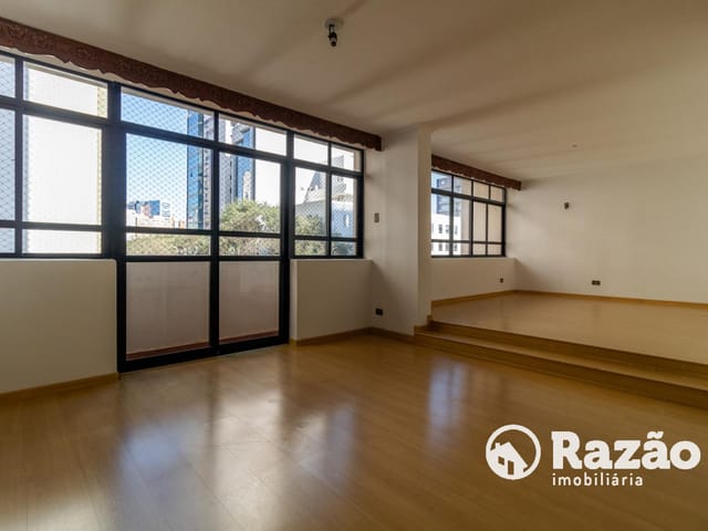 Apartamento 2 quartos e 2 banheiros, para alugar, no bairro Mercês em Curitiba
