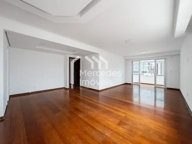 Apartamento com 201m² 3 quartos e 2 banheiros, à venda, no bairro Centro em Itajaí