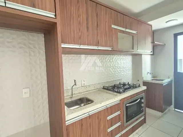 Apartamento 2 quartos e 2 banheiros, à venda ou para alugar, no bairro Uvaranas em Ponta Grossa