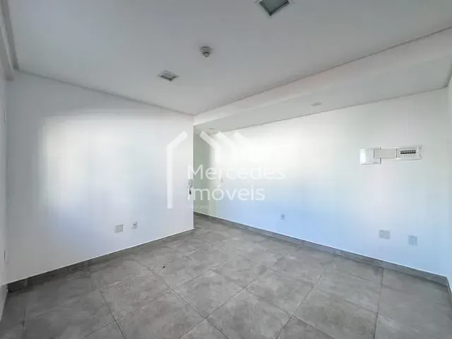 Apartamento 2 quartos e 1 banheiro, para alugar, no bairro Centro em Itajaí