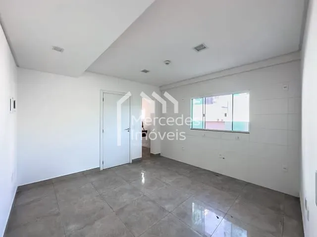 Apartamento 2 quartos e 1 banheiro, para alugar, no bairro Centro em Itajaí