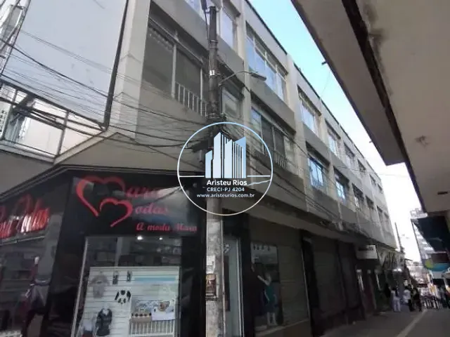Apartamento com 150m² 3 quartos e 2 banheiros, à venda ou para alugar, no bairro Centro em Pouso Alegre