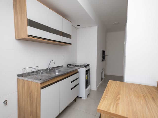 Apartamento 2 quartos e 2 banheiros, à venda ou para alugar, no bairro Três Vendas em Pelotas