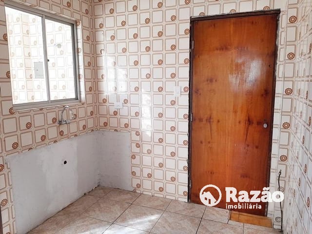 Apartamento 2 quartos e 1 banheiro, para alugar, no bairro Vila Izabel em Curitiba