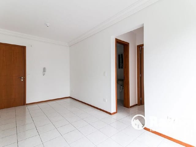 Apartamento 2 quartos e 1 banheiro, para alugar, no bairro Novo Mundo em Curitiba